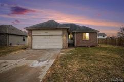 21864 Laurel St - Photo 1 of 1