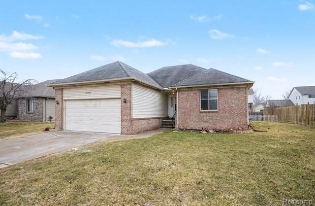 21864 Laurel St - Photo 3 of 19