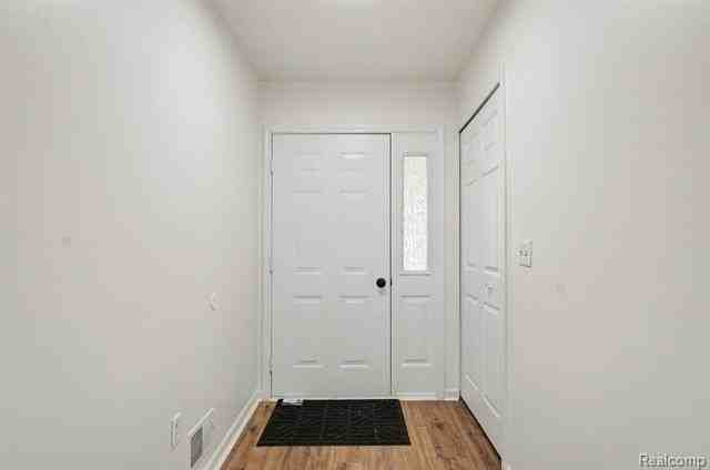 21864 Laurel St - Photo 4 of 19