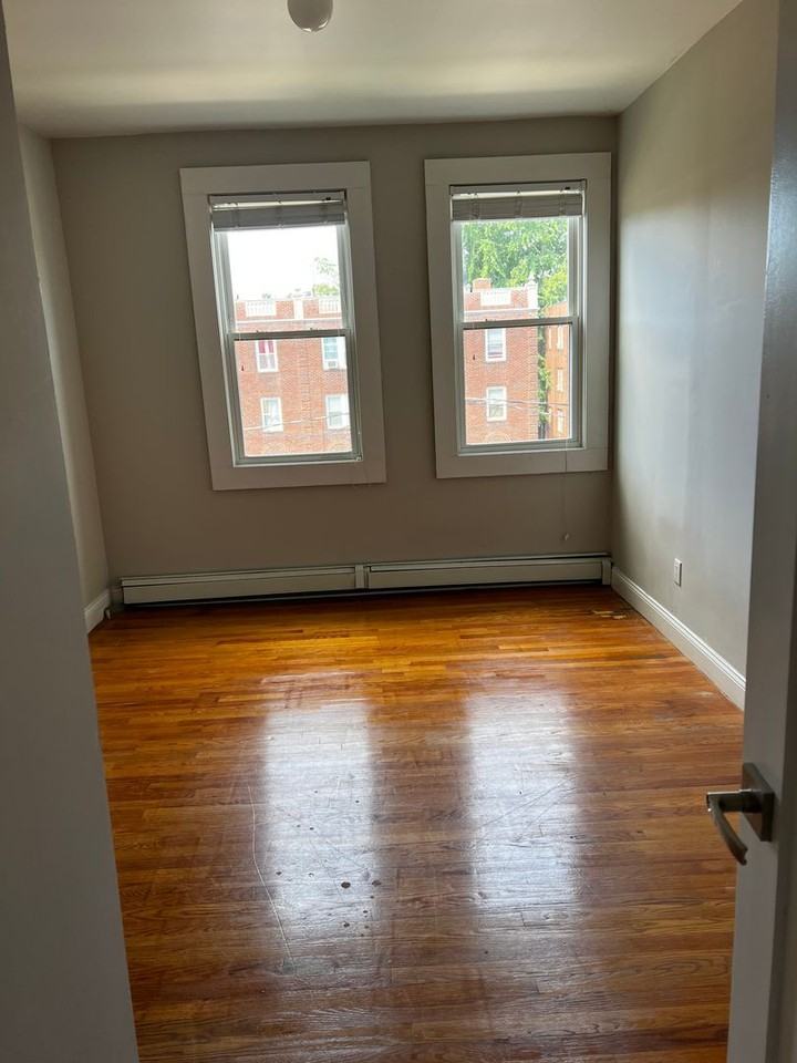 16 Evergreen Avenue - Photo 4 of 7