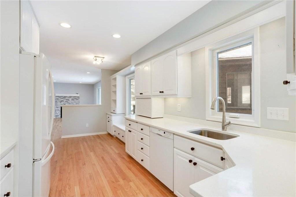 8324 29th Ave N - Photo 6 of 25