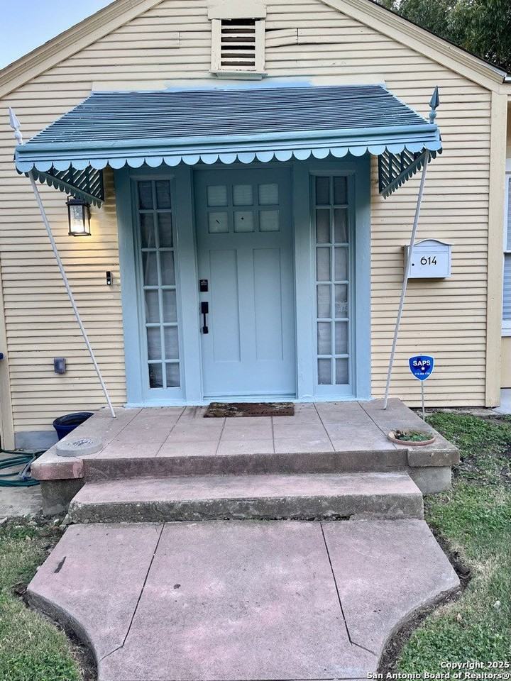 612 E Mulberry Ave - Photo 4 of 27