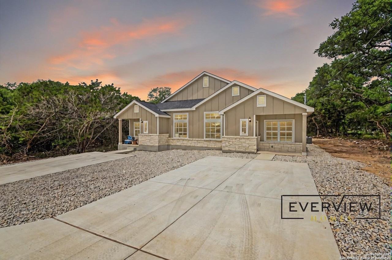 243 Sliprock DR - Photo 3 of 24