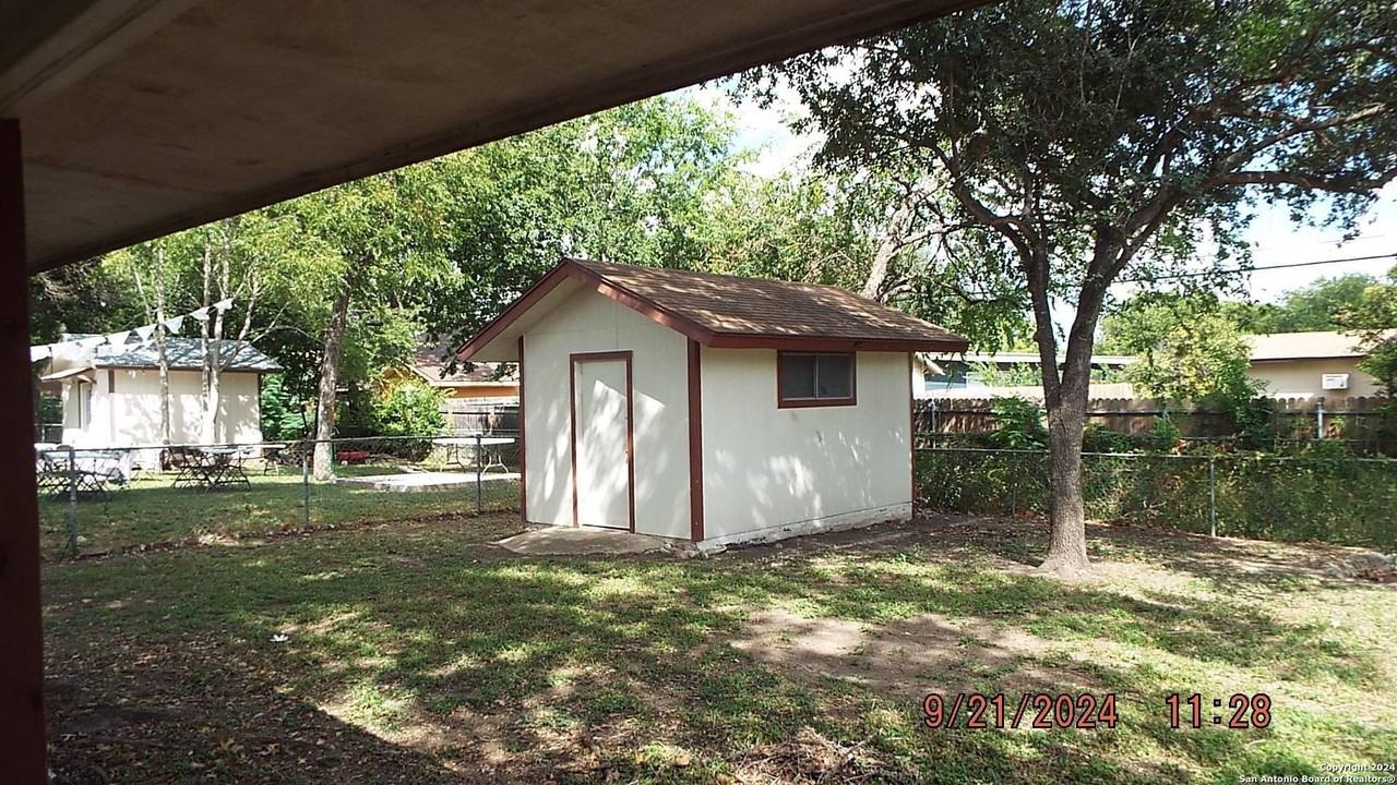 8003 Riata Ave - Photo 4 of 21