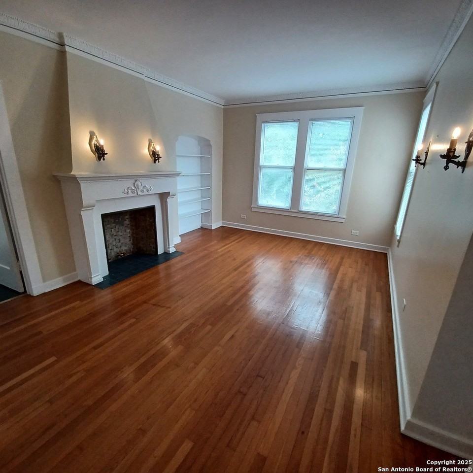 215 W Magnolia Ave Apt C - Photo 2 of 12