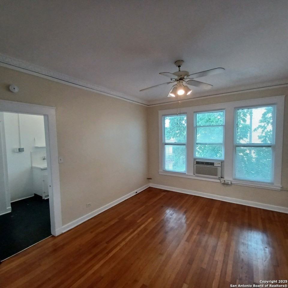 215 W Magnolia Ave Apt C - Photo 4 of 12