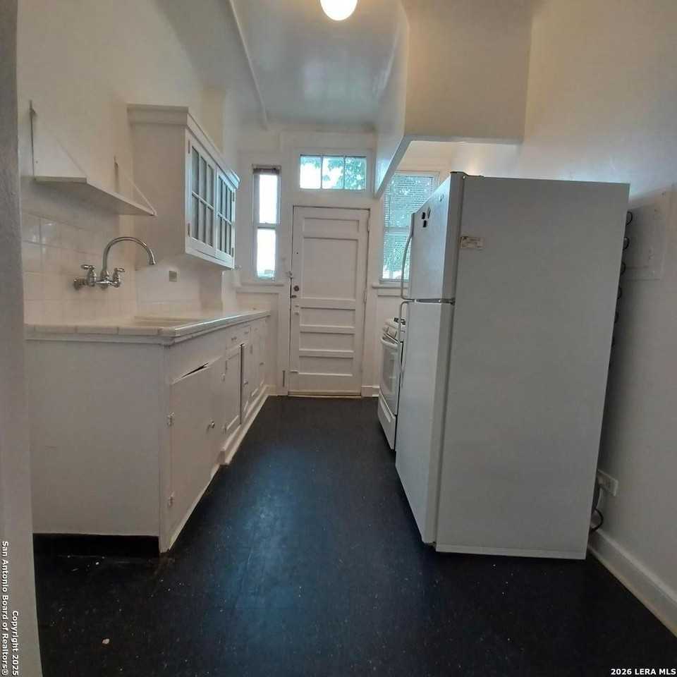 215 W Magnolia Ave Apt C - Photo 6 of 12