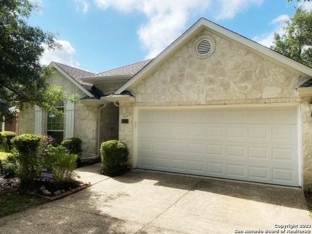 26418 Cuyahoga Cir - Photo 3 of 32