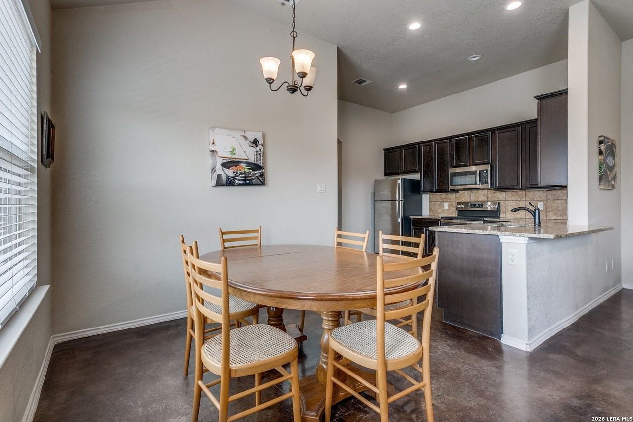 319 Emma Dr - Photo 4 of 12