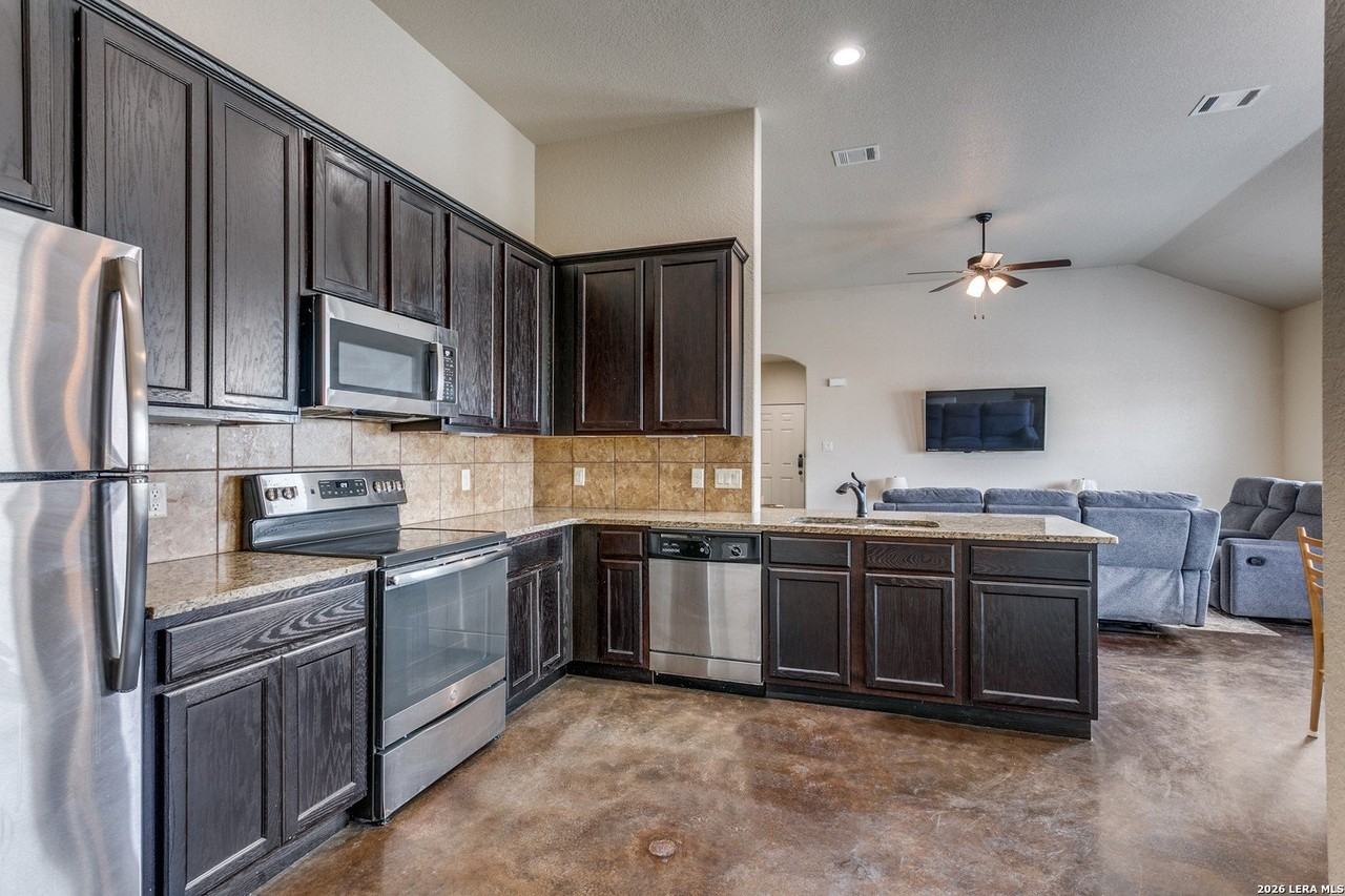 319 Emma Dr - Photo 5 of 12