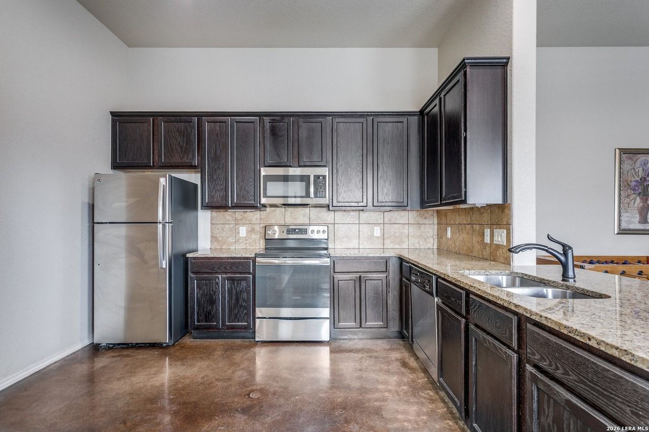 319 Emma Dr - Photo 6 of 12