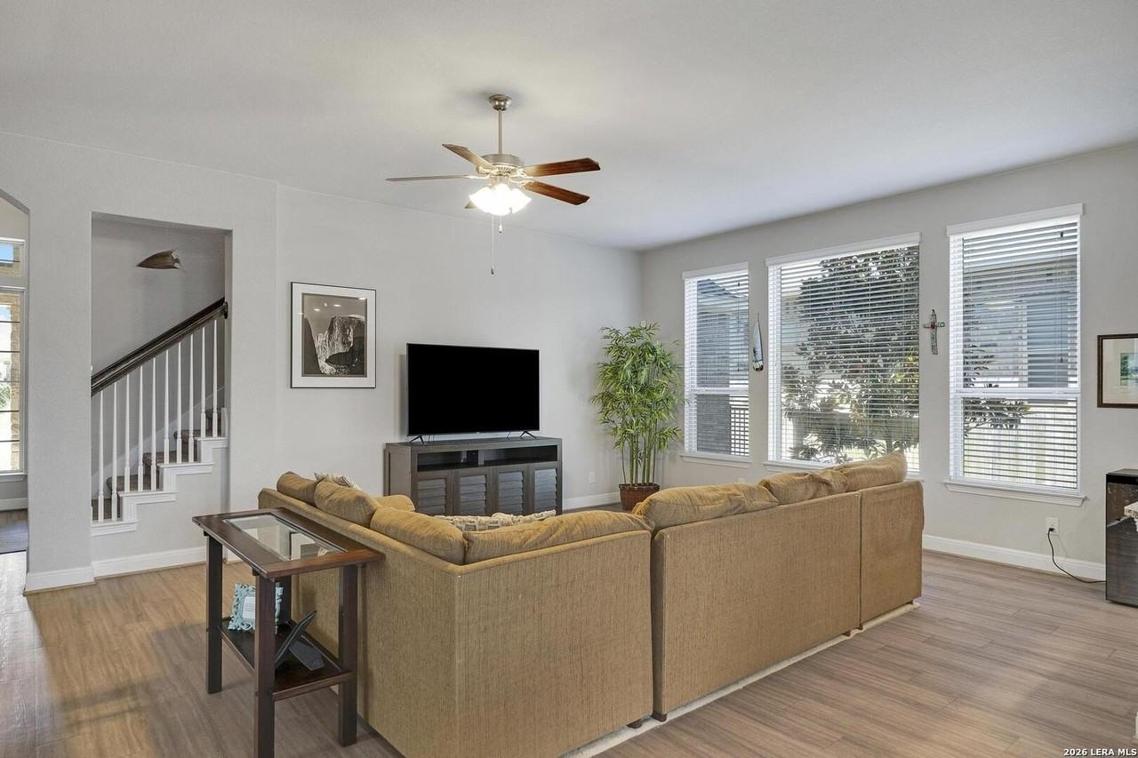 111 Telford Way - Photo 4 of 41