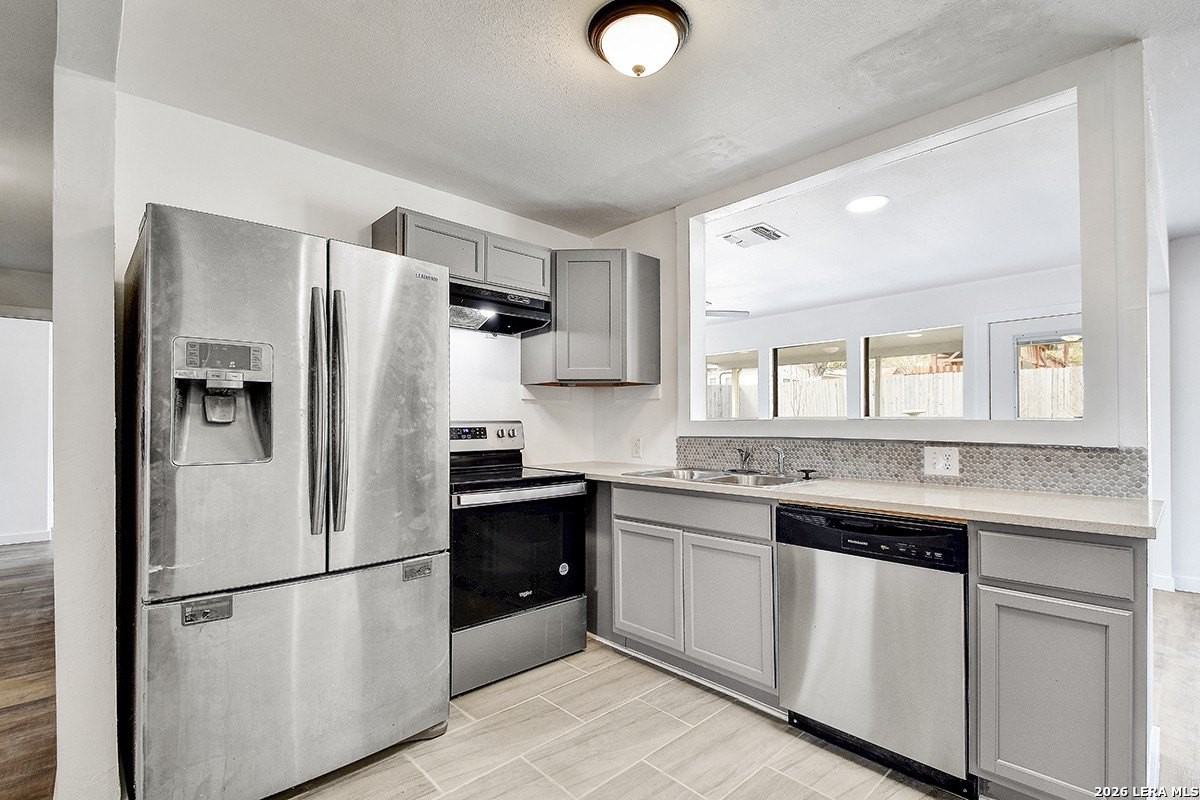 6707 Desilu Dr - Photo 3 of 20