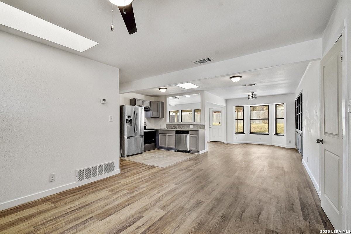 6707 Desilu Dr - Photo 6 of 20