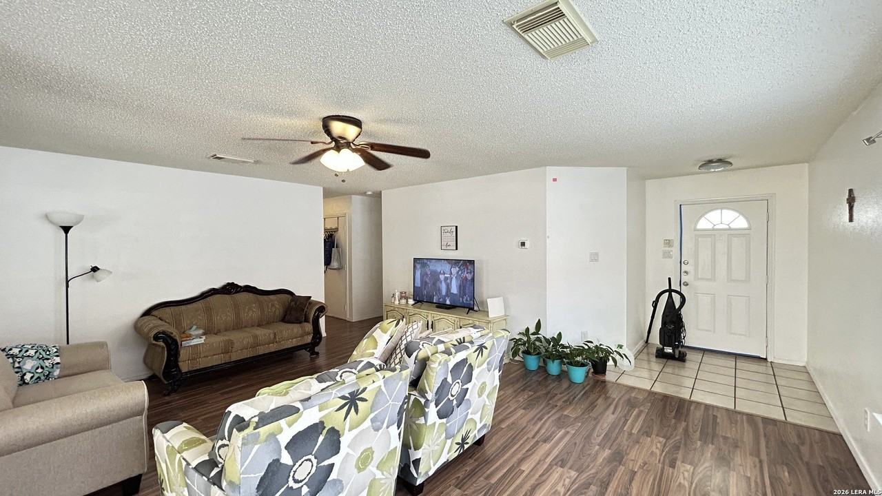 10015 Gentle Pt - Photo 7 of 30