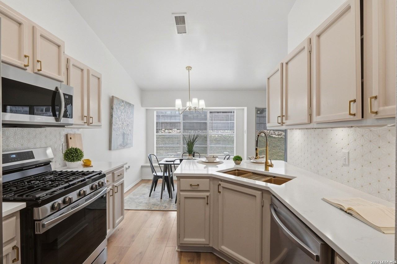 5822 Misty Gln - Photo 2 of 34