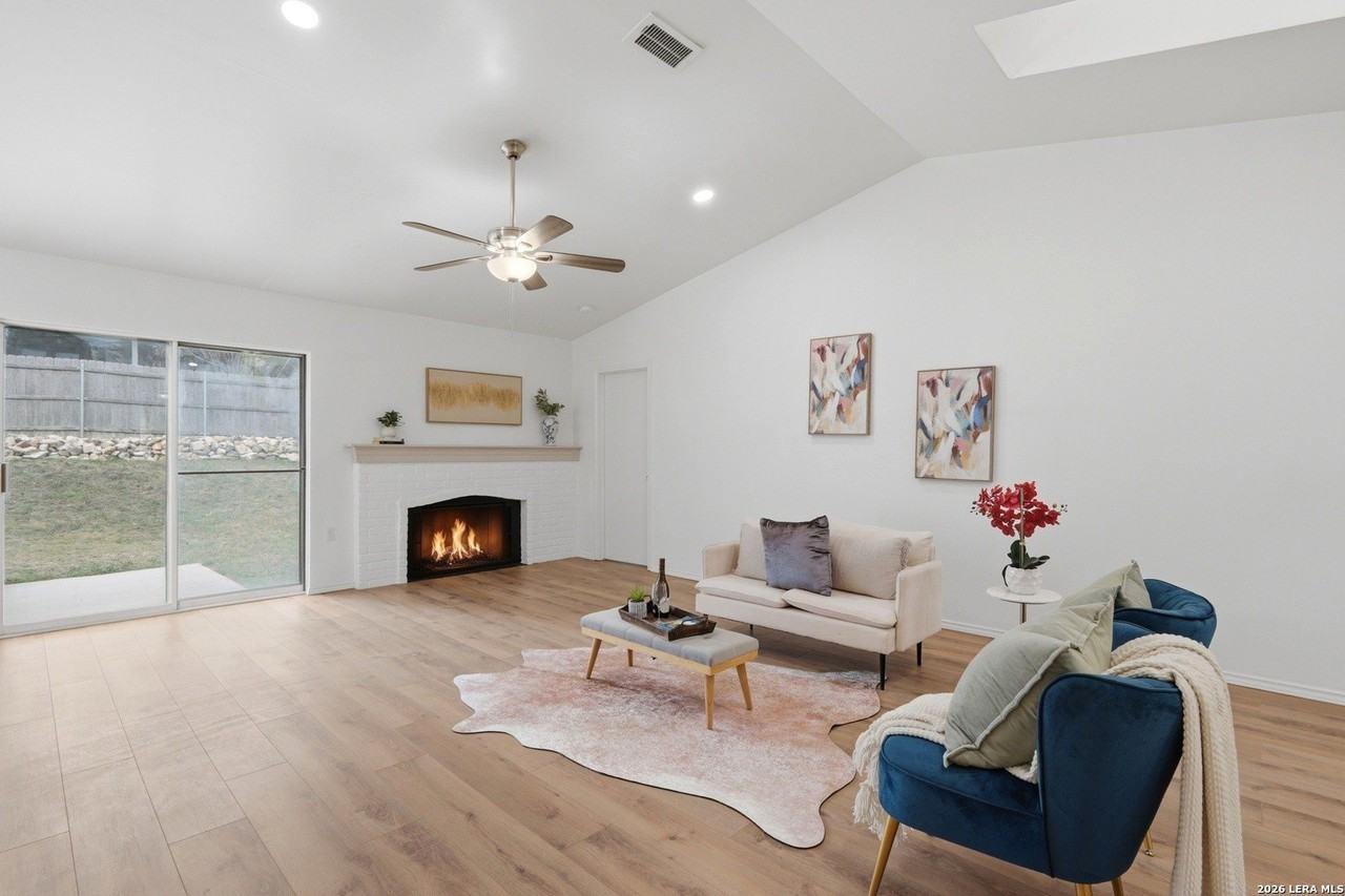 5822 Misty Gln - Photo 3 of 34