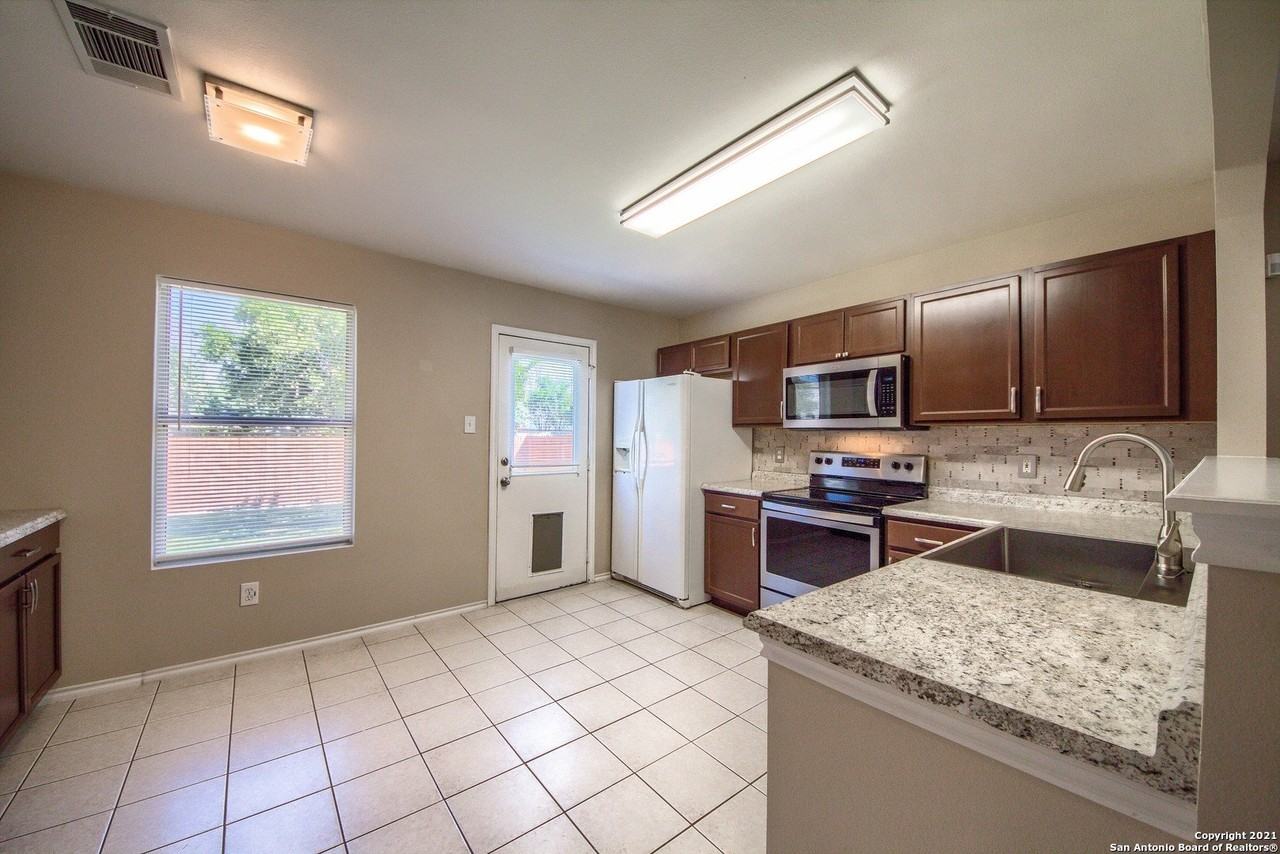 8807 Summer Trail St - Photo 6 of 23