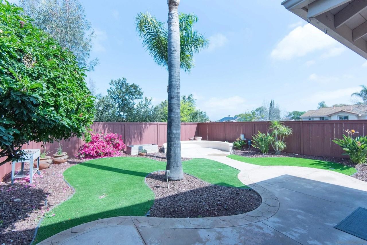 10698 Eglantine Ct - Photo 2 of 14