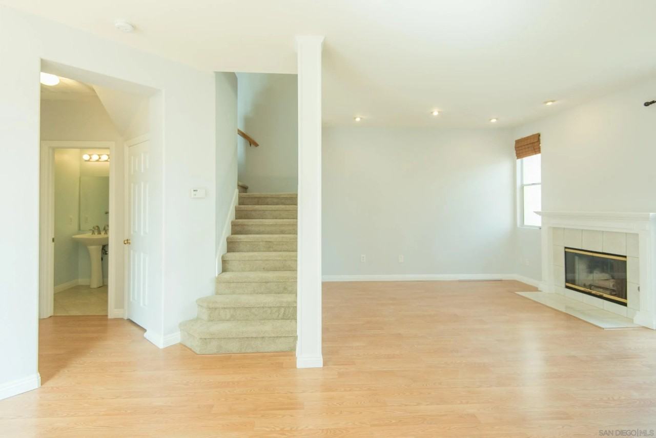 10698 Eglantine Ct - Photo 3 of 14