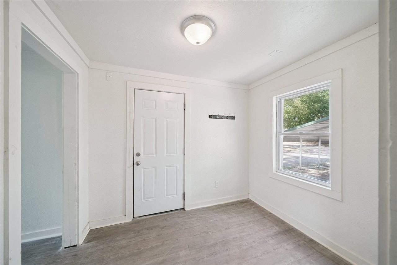 1304 S Husband St - Photo 7 of 29