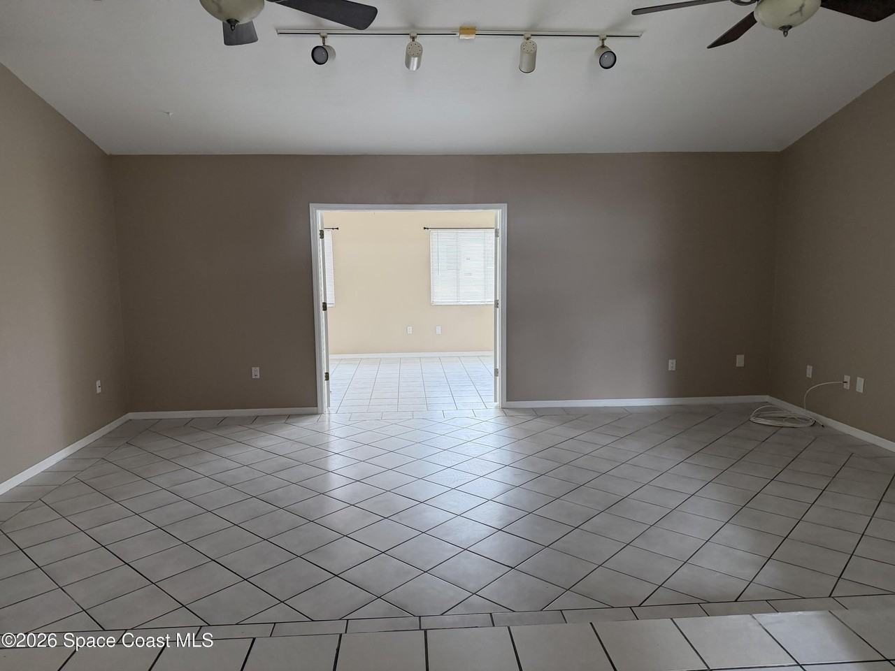 1337 Helvenston St Nw - Photo 4 of 18