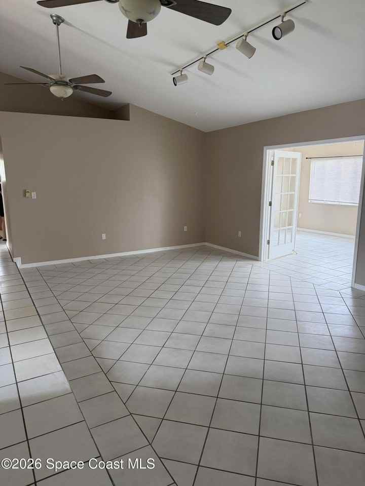 1337 Helvenston St Nw - Photo 5 of 18