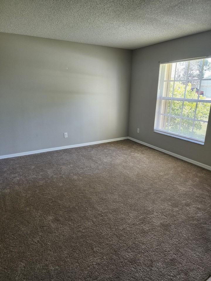 1415 Hill Ave - Photo 4 of 25