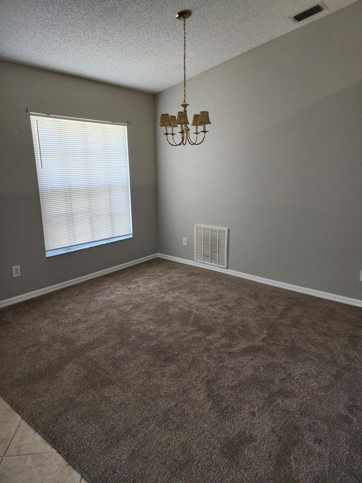 1415 Hill Ave - Photo 5 of 25