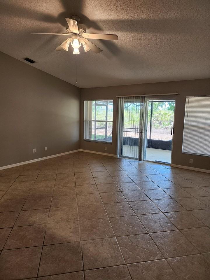 1415 Hill Ave - Photo 6 of 25