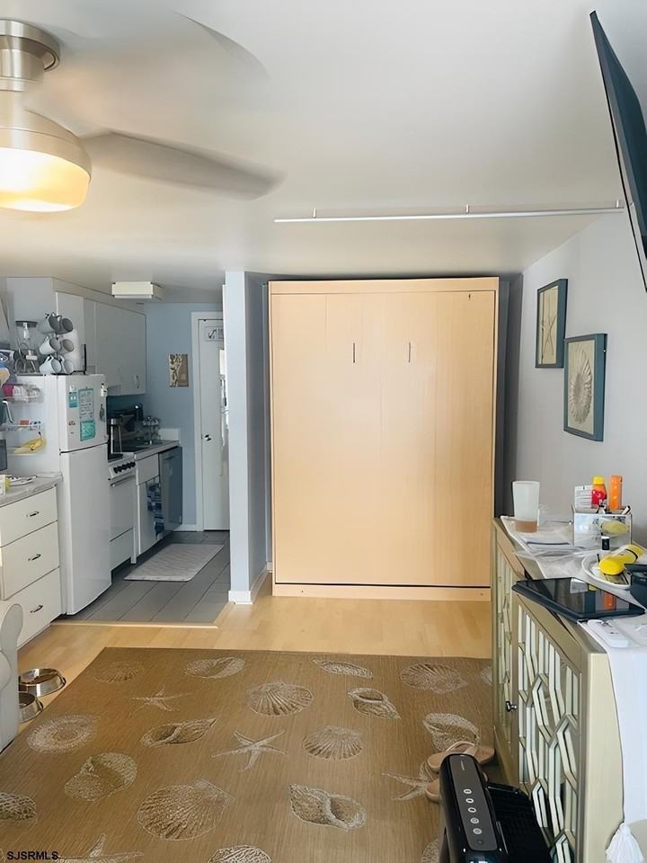 9401 Pacific Ave - Photo 4 of 10