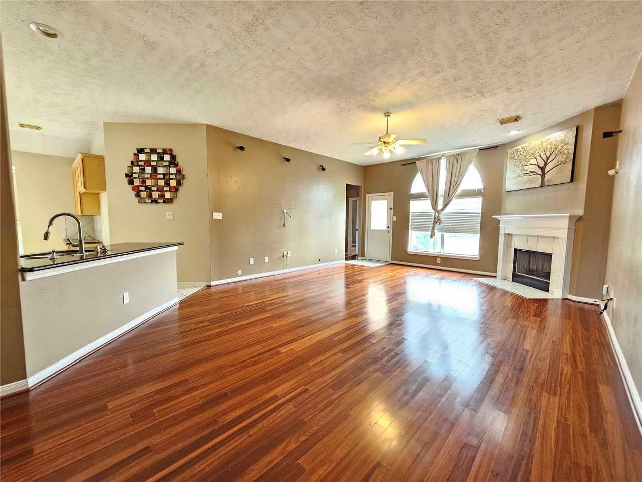 7714 Chateau Point Ln - Photo 2 of 15