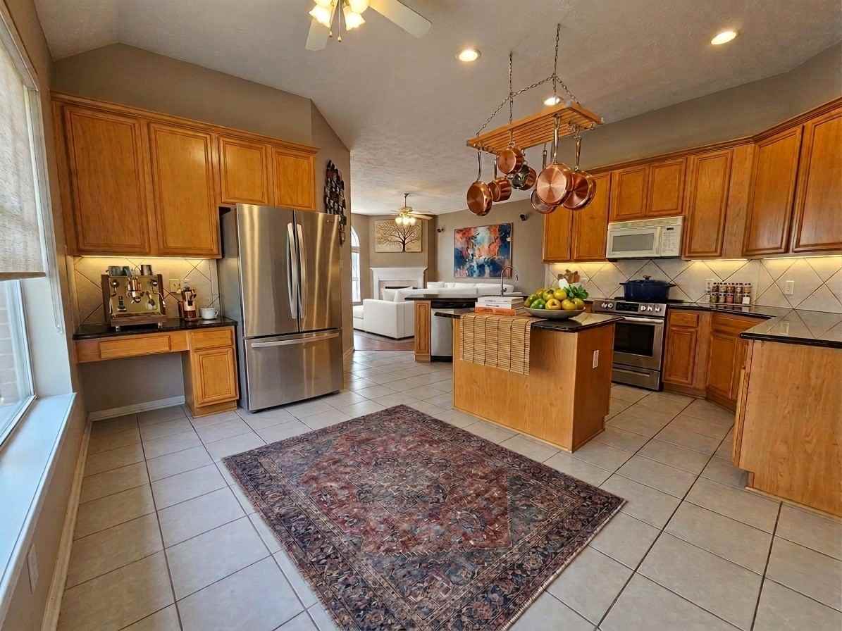 7714 Chateau Point Ln - Photo 7 of 15