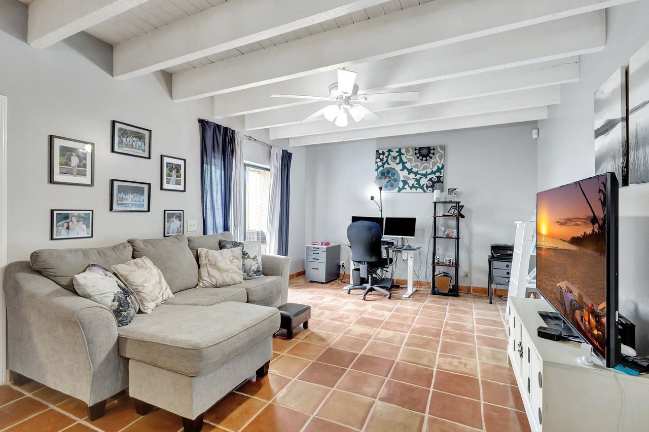 1586 Shaker Cir - Photo 4 of 38