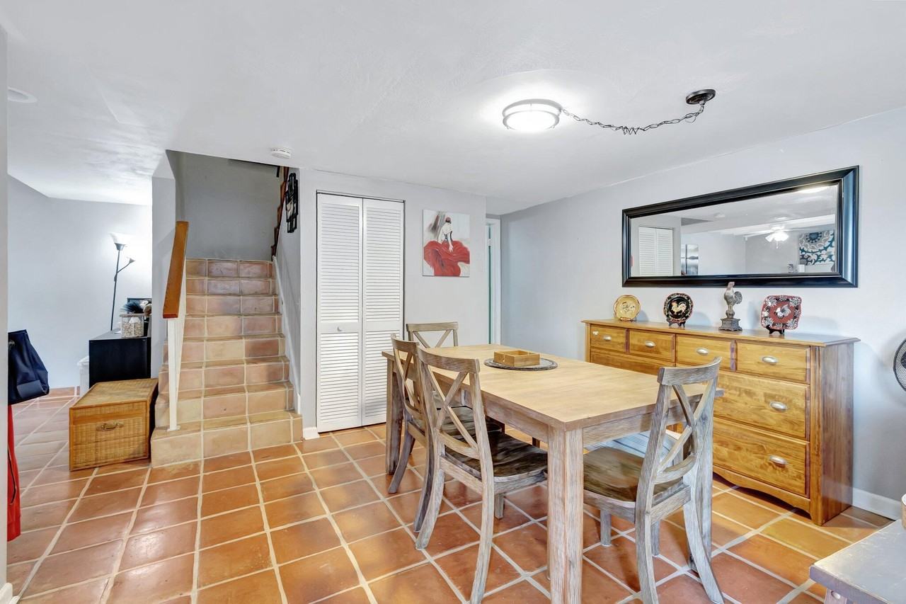 1586 Shaker Cir - Photo 7 of 38