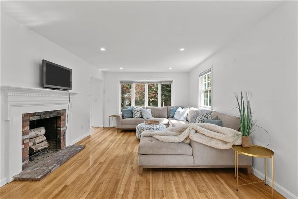 12 Granada Ter - Photo 4 of 26