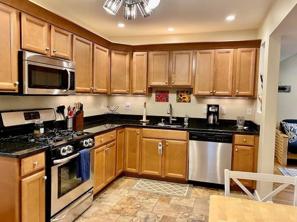 61 Callender Ave Unit 2 - Photo 3 of 25