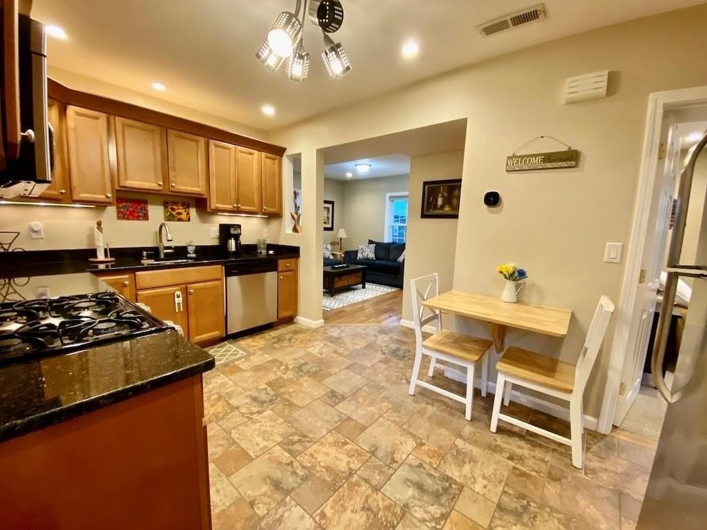 61 Callender Ave Unit 2 - Photo 5 of 25