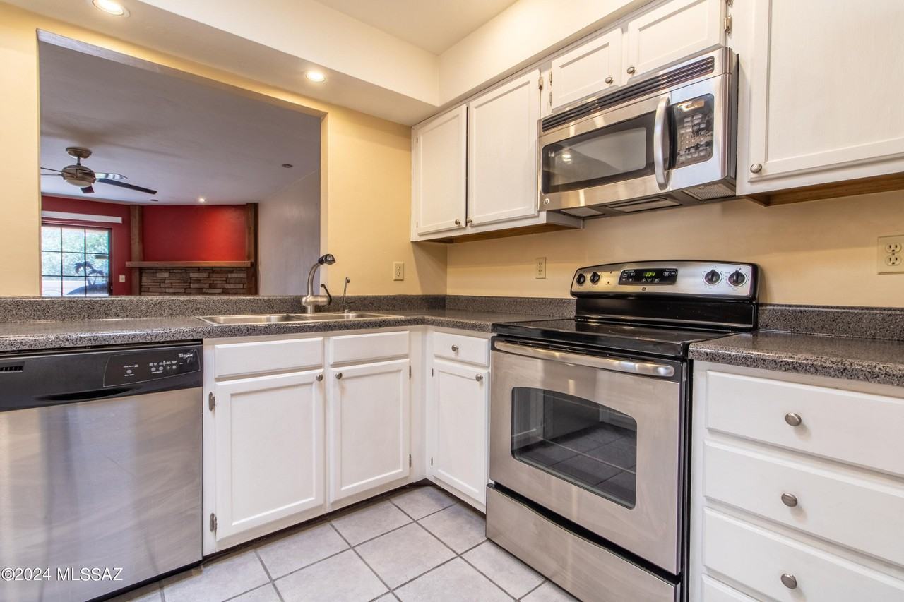 8448 E Corinthian Dr - Photo 2 of 13