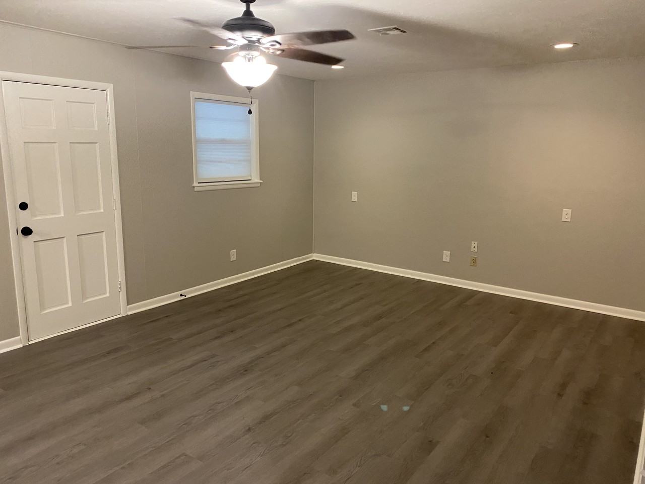 601 W Cheyenne Dr - Photo 4 of 10