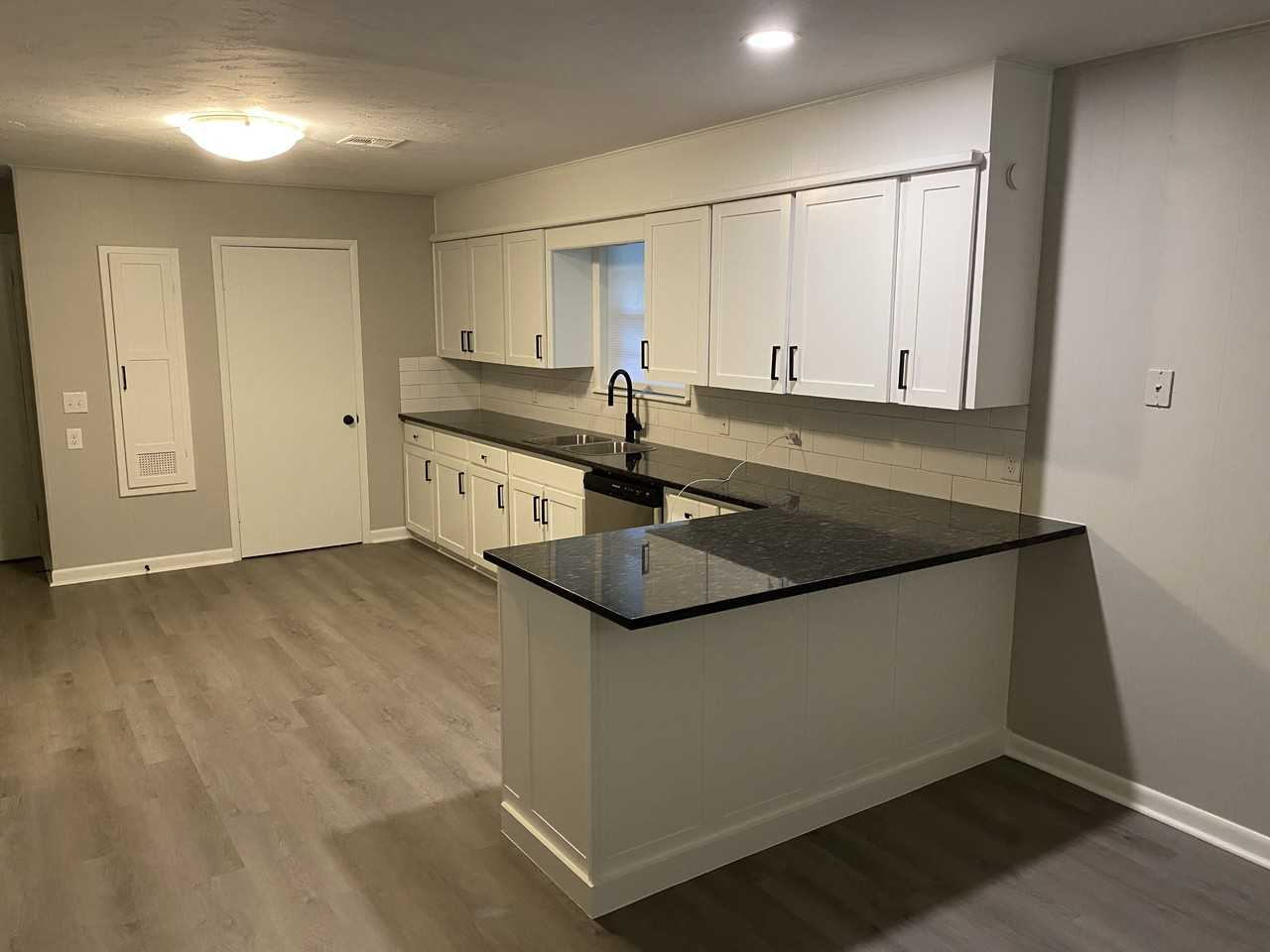 601 W Cheyenne Dr - Photo 6 of 10