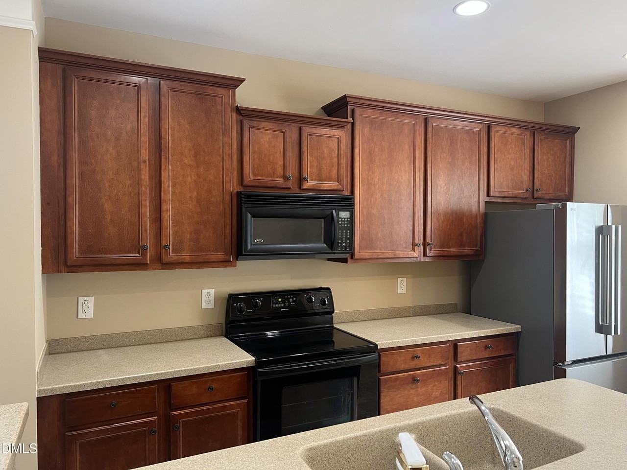 8817 Camden Park Dr - Photo 5 of 19