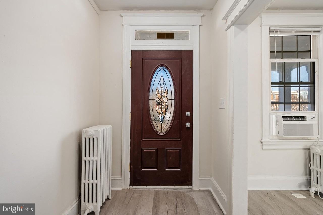 1805 Potomac Ave Se - Photo 5 of 44