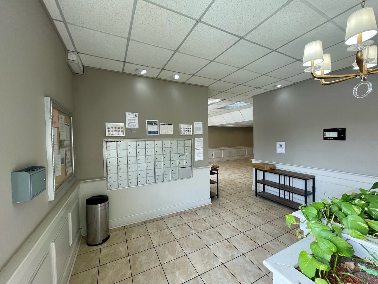 281 Park St - Photo 4 of 18