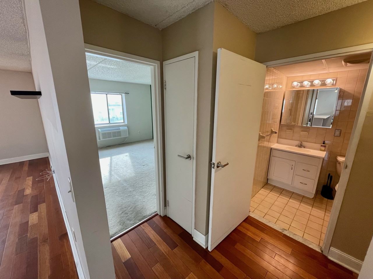 281 Park St - Photo 5 of 18