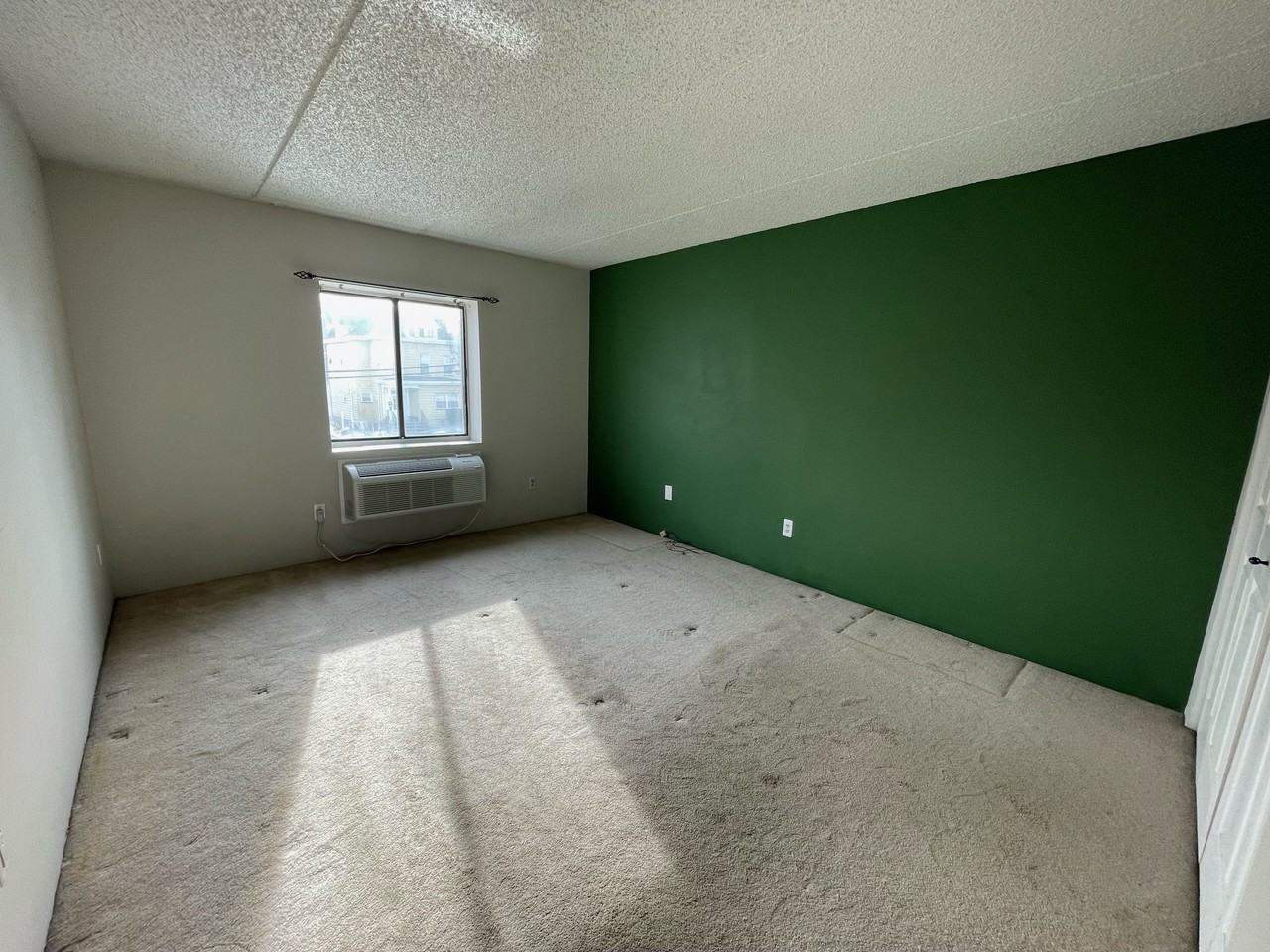 281 Park St - Photo 6 of 18