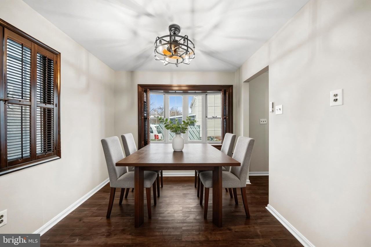 813 Delafield St Ne - Photo 3 of 14