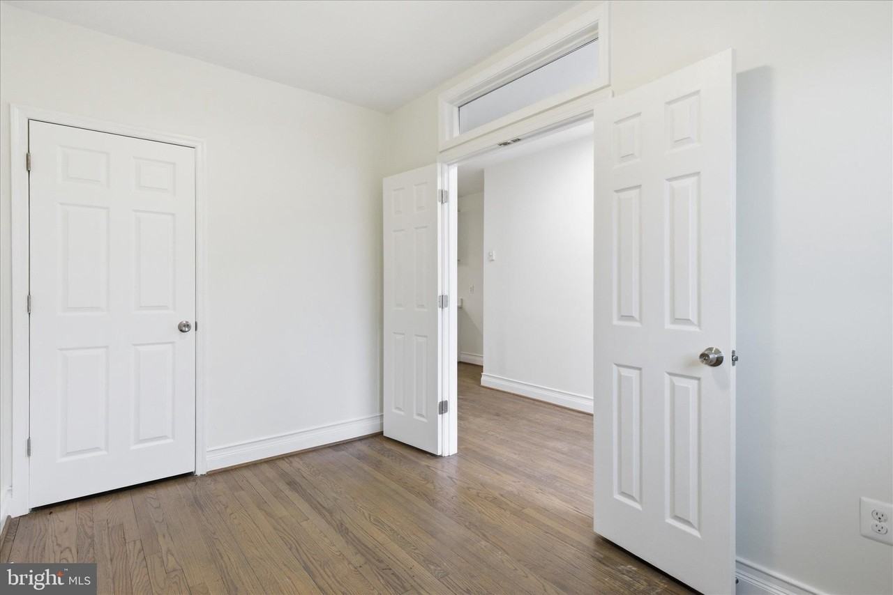 221 20th St Ne #3 - Photo 3 of 30