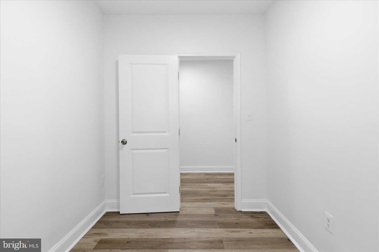 221 20th St Ne #3 - Photo 5 of 30
