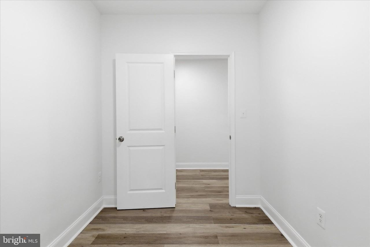 221 20th St Ne #4 - Photo 5 of 30